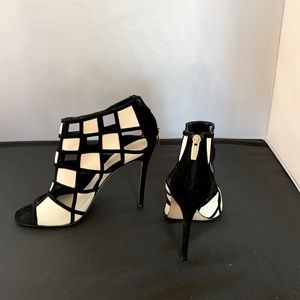 Gianvito Rossi Black and White Ankle High Cut Out Open Toe Bootie Sz 11